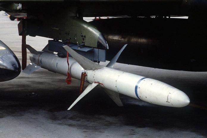 Rakieta AGM-88 HARM. Zdjęcie ilustracyjne. Źródło: wikimedia/SSGT. SCOTT STEWART