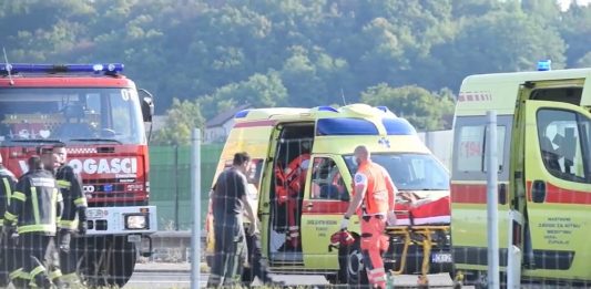 Wypadek polskiego autobusu w Chorwacji. Akcja ratunkowa. Nie żyje 12 osób. Zdjęcie: print screen dnevnik.hr