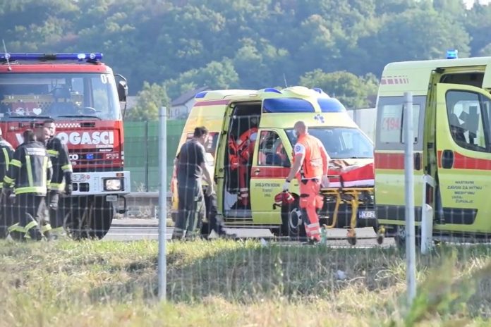 Wypadek polskiego autobusu w Chorwacji. Akcja ratunkowa. Nie żyje 12 osób. Zdjęcie: print screen dnevnik.hr