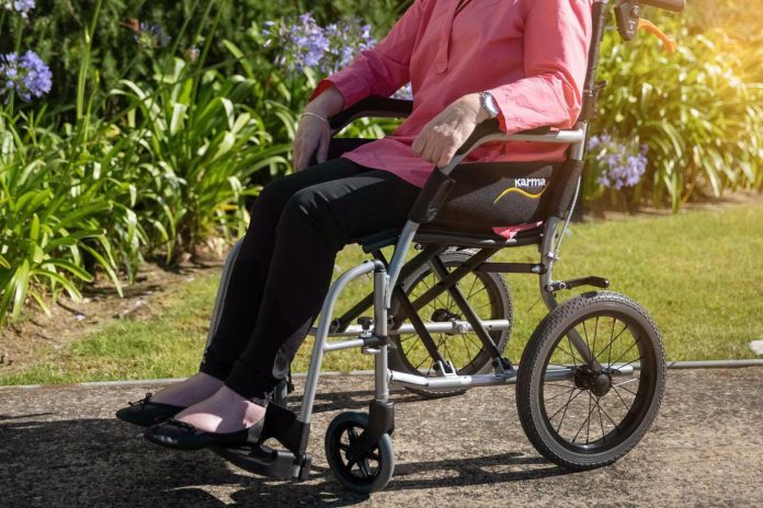 Kobieta na wózku inwalidzkim. Zdjęcie ilustracyjne. Źródło: pixabay