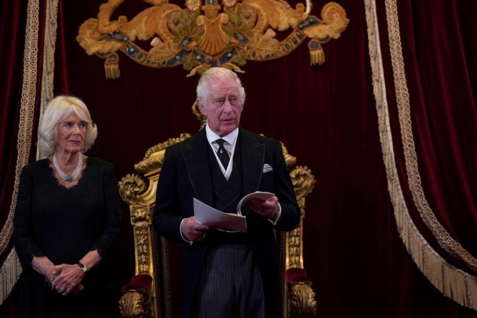 Król Karol III i królowa małżonka Kamila Źródło: PAP/PA