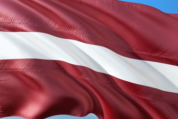 Flaga Łotwy Źródło: Pixabay
