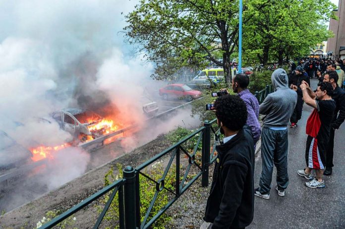rinkeby-zamieszki-imigranci-wiadukt W Rinkeby od wielu lat dochodzi do poważnych zamieszek. / Zdjęcie: PAP/EPA