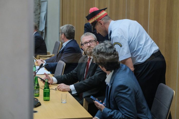 Zdjęcie ilustracyjne / Grzegorz Braun podczas posiedzenia sejmowej Komisji Regulaminowej, Spraw Poselskich i Immunitetowych / Foto: PAP