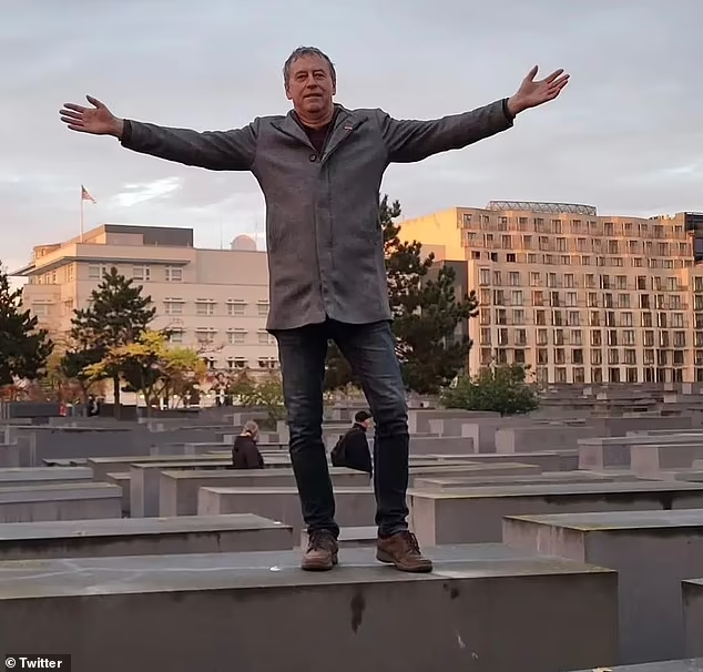 Holger Winterstein na Pomniku Pomordowanych Żydów Europy.