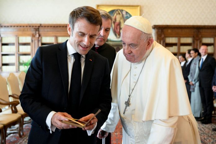 Emmanuel Macron i papież Franciszek / Foto: PAP