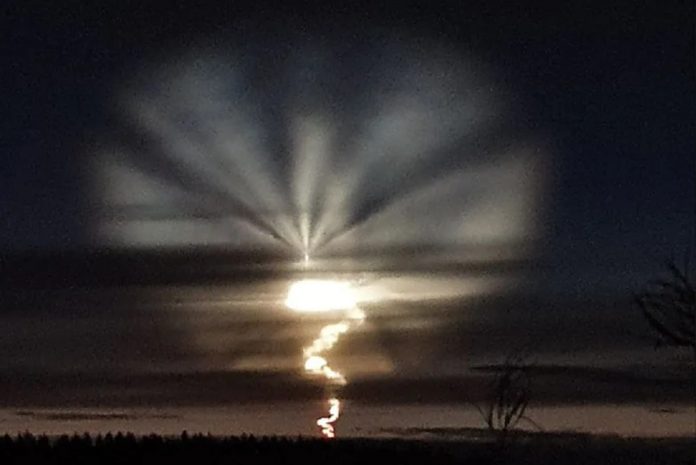 Tajemnicze światła widziane na granicy z Rosją Źródło: Twitter