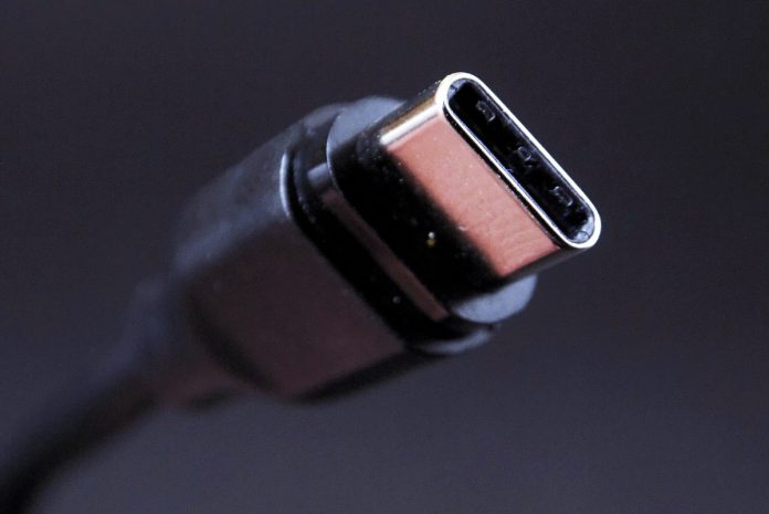 UE zadecydowała, że obowiązujące będą ładowarki z portem USB-C. / Zdjęcie: Pixabay