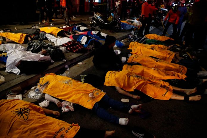 Ofiary paniki Seulu podczas imprezy halloweenowej. Foto: PAP/EPA