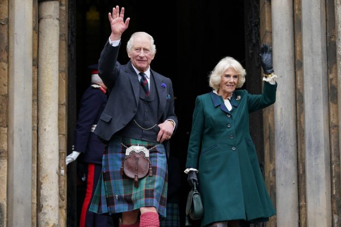 Brytyjski król Karol III i królowa małżonka Kamila Źródło: PAP/PA