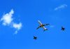 Samolot pasażerski w asyście myśliwców. / Zdjęcie ilustracyjne: Pixabay