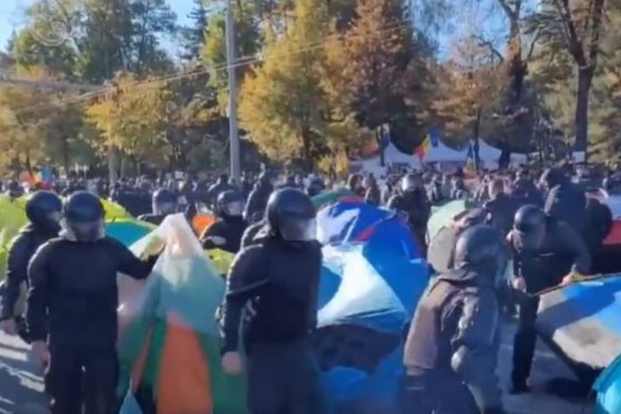 Kiszyniów. Policja siłą usunęła z ulic demonstrujących