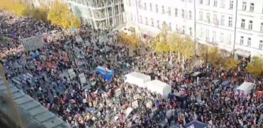 Kilkadziesiąt tysięcy osób demonstrowało w Pradze