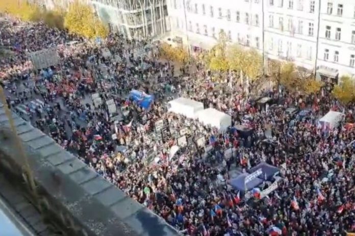 Kilkadziesiąt tysięcy osób demonstrowało w Pradze