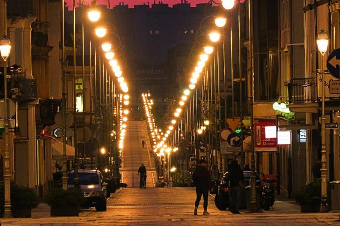 street-5257352_1920 Już niebawem w Kielcach zrobi się dużo ciemniej. / Zdjęcie: Pixabay