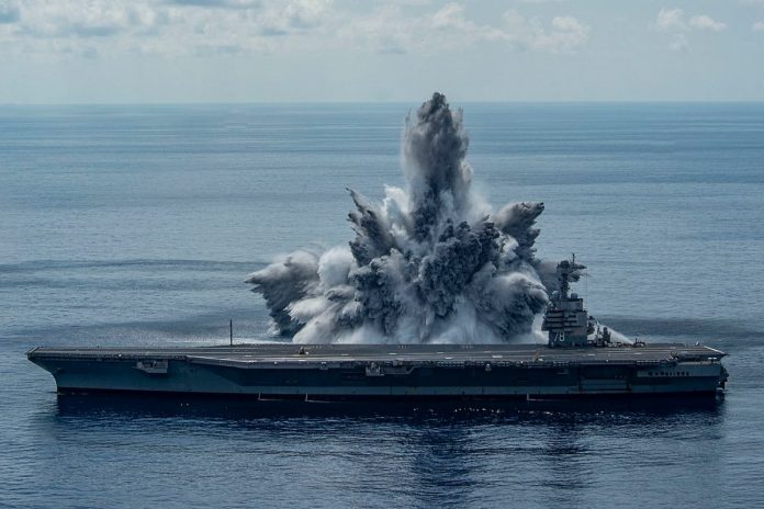 Lotniskowiec USS Gerald Ford podczas jednej z prób uderzeniowych. Zdjęcie ilustracyjne. Foto: wikimedia