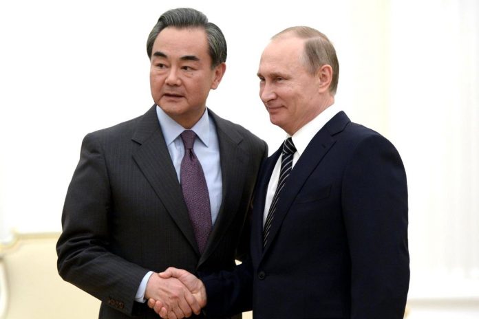 wang-yi-wladimir-putin Wang Yi oraz Władimir Putin.