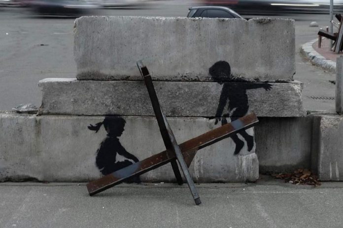 Banksy-Ukraina-nczas Banksy na Ukrainie? A może to naśladowcy? Źródło: Twitter