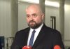 Bartłomiej Pejo na konferencji prasowej. Fot. YouTube/Konfederacja