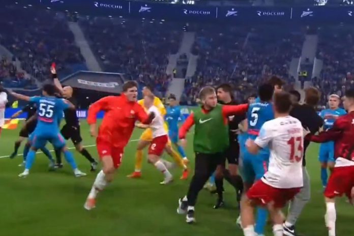 Zenit-Spartak-nczas Bójka zawodników Zenitu i Spartaka Moskwa / Foto: screen Twitter