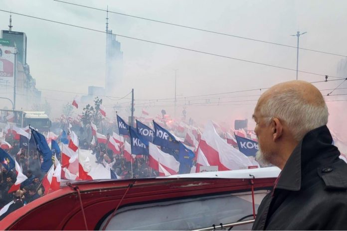 Marsz Niepodległości i podziwiający go Janusz Korwin-Mikke. Foto: tter/Partia KORWiN