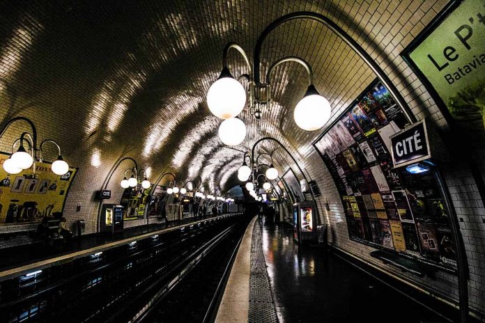 Metro w Paryżu. / Zdjęcie ilustracyjne: Pixabay