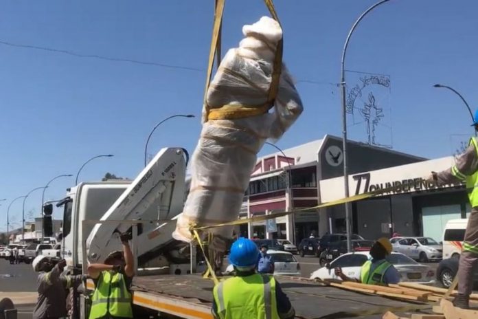 pomnik-usuniecie-namibia Usunięcie pomnika niemieckiego kolonizatora, oficera oddziałów kolonialnych Curta von Francois