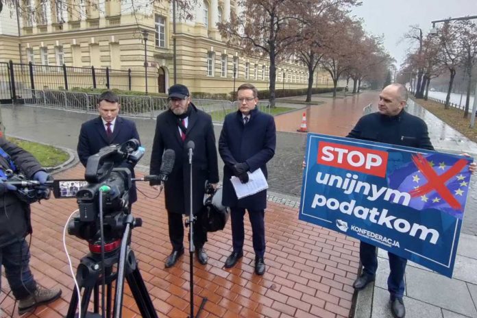 Konfa Sławomir Mentzen, Grzegorz Braun i Robert Winnicki / Foto: Twitter/Konfederacja