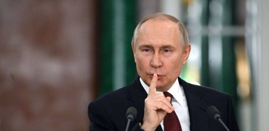 Władimir Putin Źródło: EPA/SERGEY GUNEEVSPUTNIK/KREMLIN/PAP