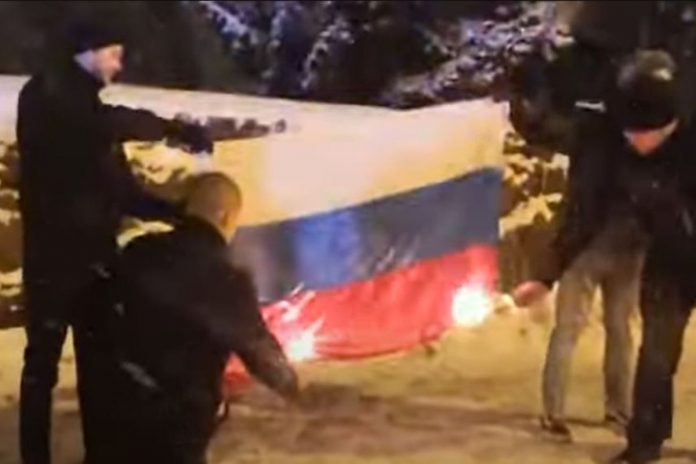 W Helsinkach spalono flagę Rosji.