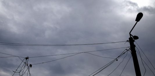 Zerwane linie energetyczne.
