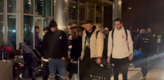 Reprezentanci Polski wrócili do kraju po mundialu w Katarze. Nie wszyscy przylecieli do Warszawy - część udała się na wakacje lub do swoich klubów.