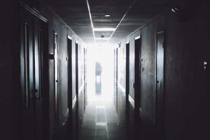 Szpitalny korytarz. Zdjęcie ilustracyjne: Pixabay