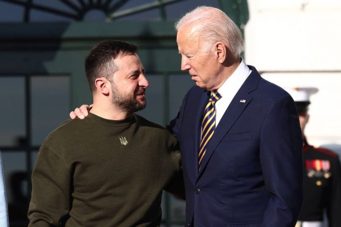 Wołodymyr Zełenski i Joe Biden.