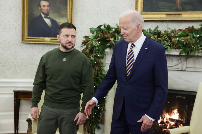 Wołodymyr Zełenski i Joe Biden.