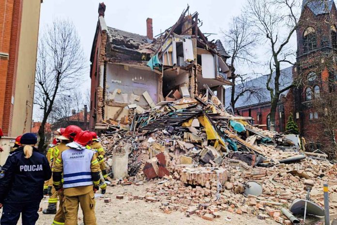 Potężny wybuch zniszczył kamienicę w Katowicach. Zdjęcie: Państwowa Straż Pożarna (Facebook)
