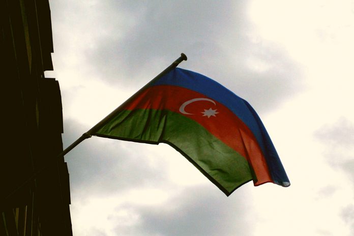 Flaga Azerbejdżanu. Zdjęcie ilustracyjne: Canva