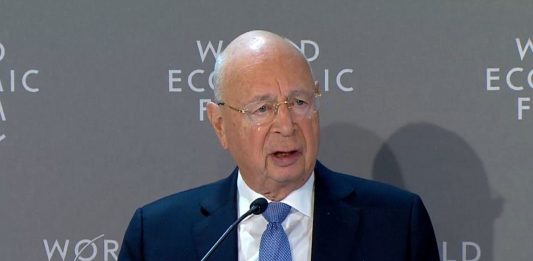 Klaus Schwab/ Foto: screen weforum.org