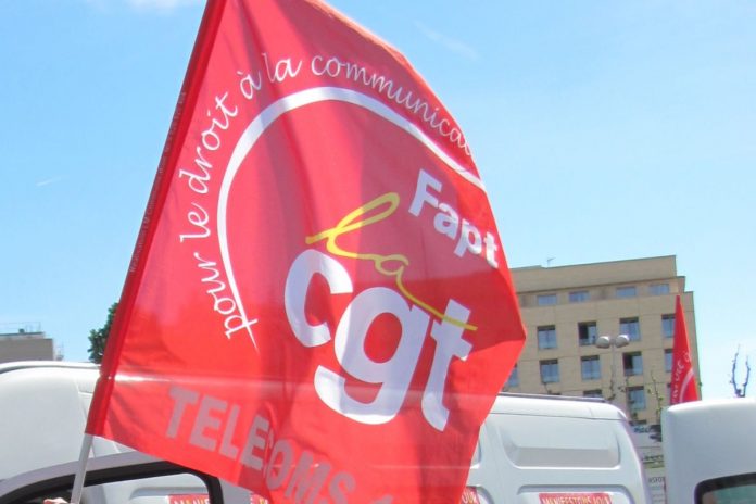 Flaga CGT podczas obchodów 1 maja.