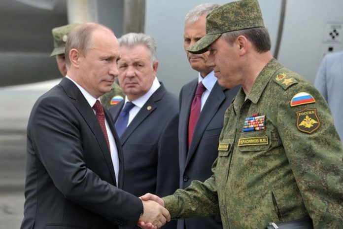 Walerij Gierasimow podczas spotkania z Władimirem Putinem.