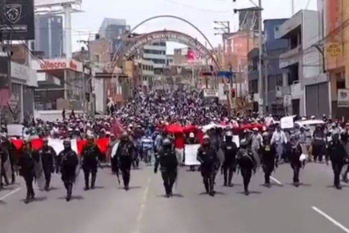 Antyrządowy protest w Peru.