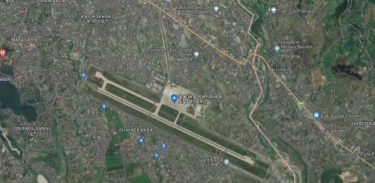 Lotnisko w nepalskim mieście Pokhara, u podnóża Himalajów. Foto: google maps