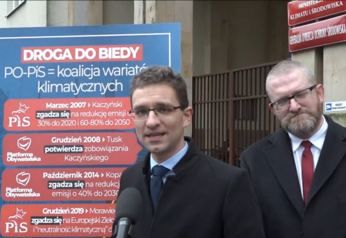 Michał Wawer i Grzegorz Braun pod Ministerstwem Klimatu Źródło: YouTube