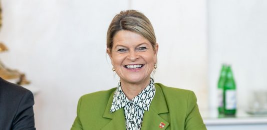 Klaudia Tanner.