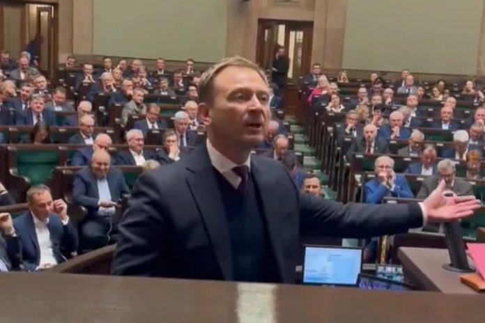 nitras-sejm Sławomir Nitras "dyskutuje" z Elżbietą Witek.
