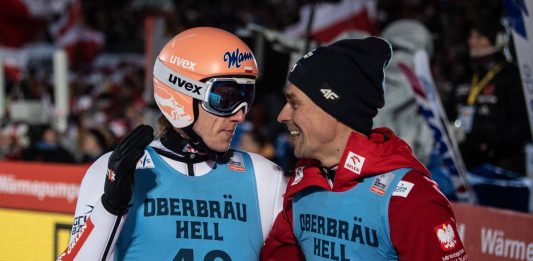 Dawid Kubacki (z lewej) i Piotr Żyła. Zdjęcie: PAP/DPA