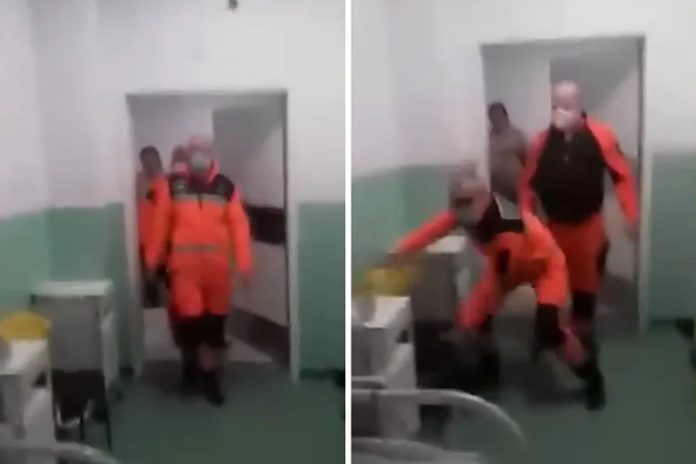 ratownika-atakuje-pacjenta-krzesłem-nczas Źródło: Trojmiasto.pl