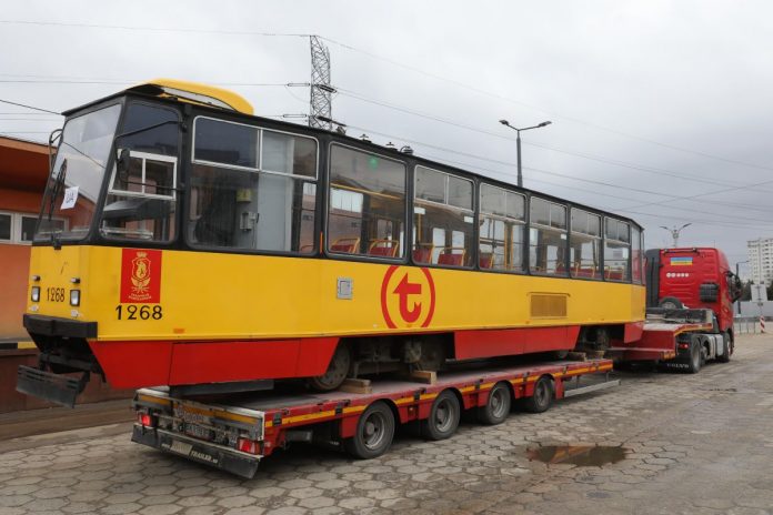 tramwaj-warszawa Warszawskie tramwaje zostaną przekazane Ukrainie.