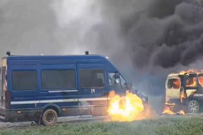 Deux Sevres. Walki z policją. Zdjęcie: screen