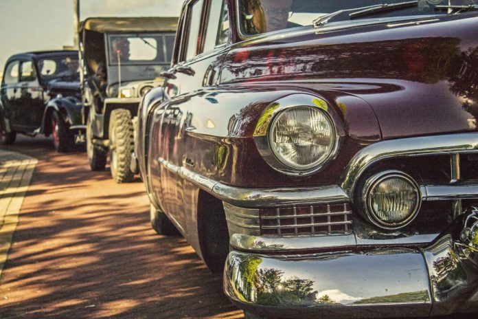 Stare samochody. Zdjęcie ilustracyjne: Pixabay